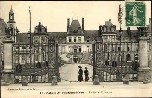 Ak Fontainebleau Seine et Marne, Palast, The Front Grille