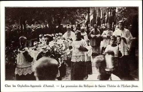 Ak Paris XVI Passy, Unter den Waisen-Lehrlingen von Auteuil, Prozession