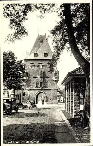Ak Soest in Westfalen, Osthofentor, Auto