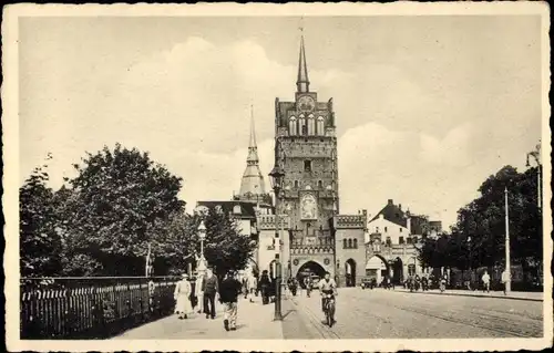 Ak Hansestadt Rostock, Kröpeliner Tor, Passanten