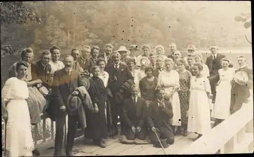 Foto Ak Malente in Ostholstein, Brücke, Gruppenbild, 1922