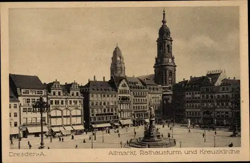 Ak Dresden Altstadt, Altmarkt, Rathausturm, Kreuzkirche, Denkmal, Passanten