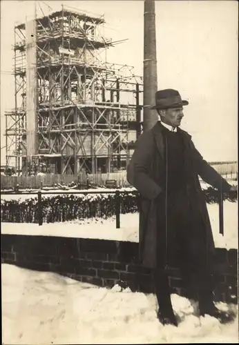 Foto Altenburg in Thüringen, Gaswerk im Bau, Baustelle, Firma Didier, Mann im Schnee