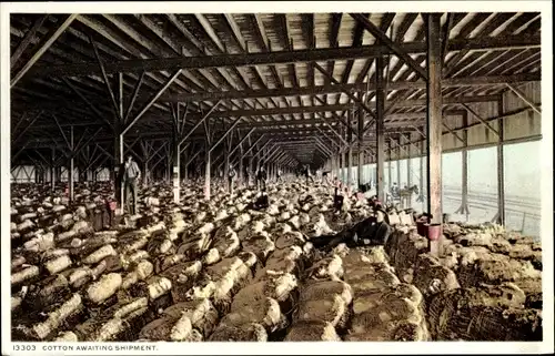 Ak USA, Hafen, Lagerhalle, Baumwolle bereit zur Verschiffung