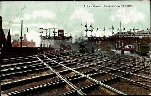 Ak Newcastle upon Tyne Northumberland England, Bahnhof, Gleisseite, Dampflok
