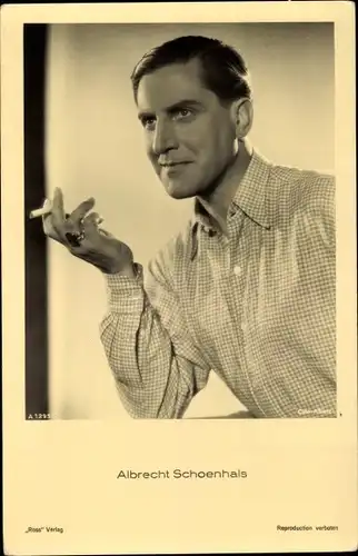 Ak Schauspieler Albrecht Schoenhals, Portrait, kariertes Hemd, Zigarette