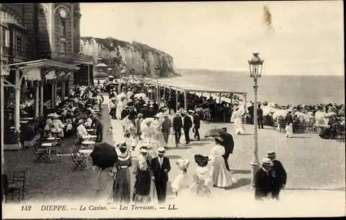 Ak Dieppe Seine Maritime, Casino, Les Terrasses, Passanten