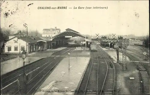 Ak Chalons sur Marne, Der Bahnhof, Gleisansicht