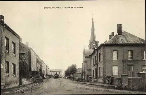 Ak Boutancourt Ardennen, Rathausplatz