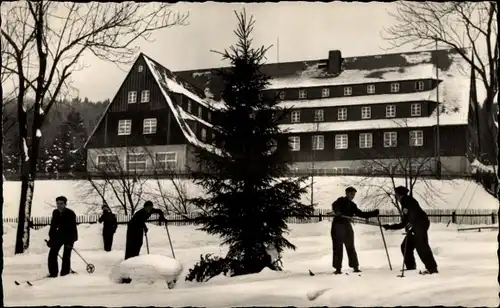 Ak Rehefeld Zaunhaus Altenberg im Erzgebirge, FDGB-Erholungsheim Aufbau, Winter, Skifahrer