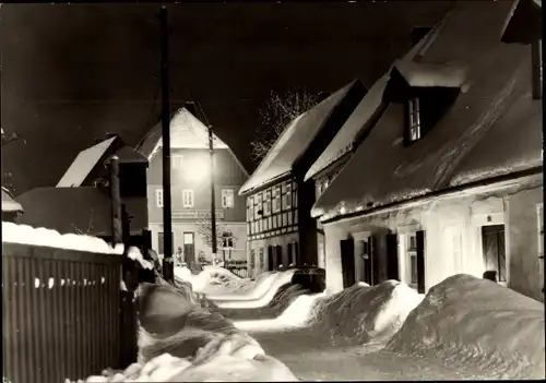 Ak Geising Altenberg Osterzgebirge, Kuhnauweg im Winter, Abend, Gasthof