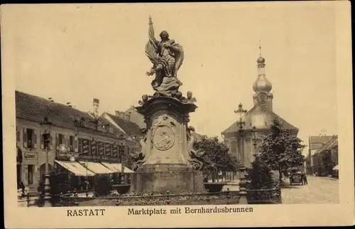 Ak Rastatt im Schwarzwald, Marktplatz, Bernhardusbrunnen, Kirche