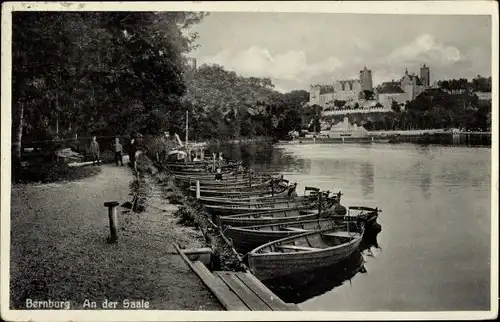 Ak Bernburg an der Saale, Anleger, Ruderboote, Burg