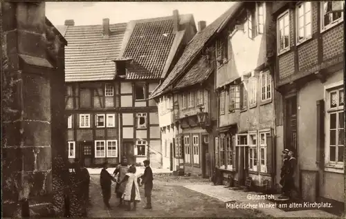 Ak Gütersloh in Westfalen, Malerischer Winkel am alten Kirchplatz