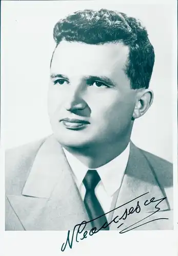 Foto Nicolae Ceaușescu, Präsident und Diktator von Rumänien, Portrait, Autogramm