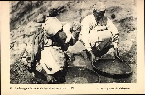 Ak Madagaskar, Goldwäscher bei der Arbeit