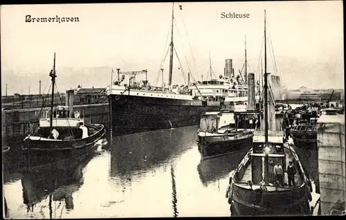Ak Bremerhaven, Wasserpartie an der Schleuse, Dampfer, Boote