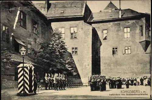 Ak Kaliningrad Königsberg Ostpreußen, Aufziehen der Schlosshauptwache