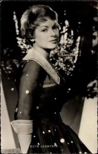 Ak Schauspielerin Ruth Leuwerik, Portrait, Die ideale Frau
