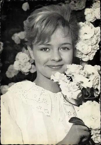 Ak Schauspielerin Sabine Sinjen, Portrait