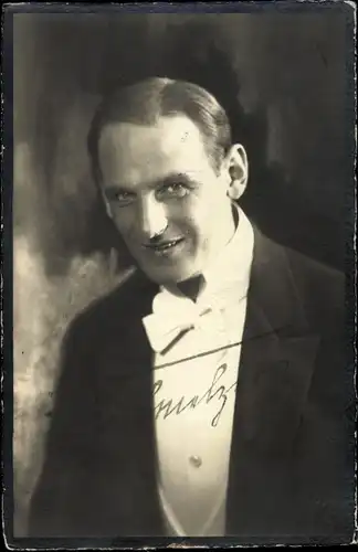Foto Ak Schauspieler Karl Melzer, Portrait, Autogramm