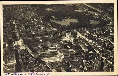 Ak München Bayern, Residenz, Hofgarten, Armee Museum, Fliegeraufnahme