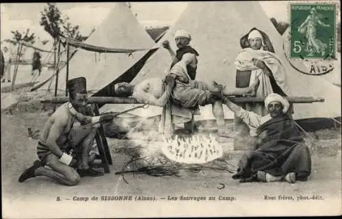 Ak Sissonne Aisne, Die Wilden im Camp