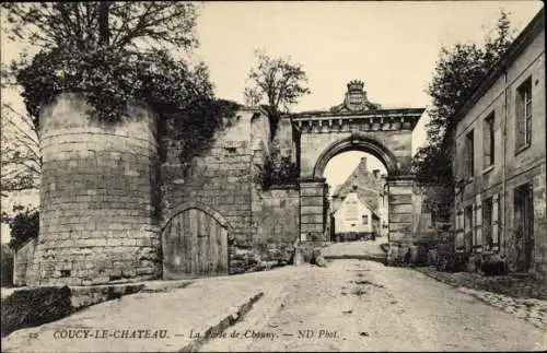 Ak Coucy le Chateau Aisne, La Porte de Chauny