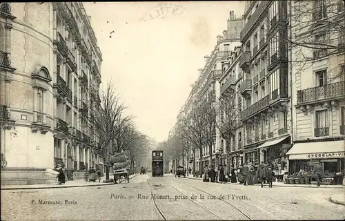 Ak Paris XVI., Rue Mozart, aufgenommen von der Rue de l'Yvette, Straßenbahn