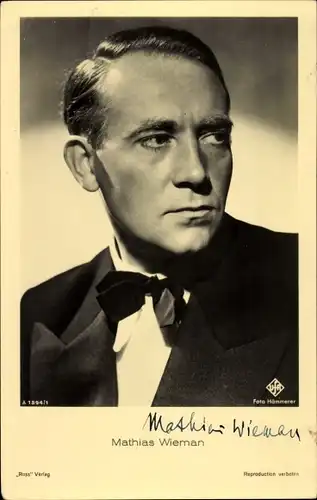 Ak Schauspieler Mathias Wieman, Portrait, Fliege, Ufa Film, Ross Verlag A 1894 1, Autogramm
