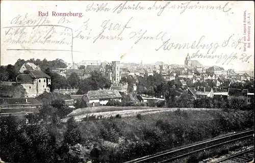 Ak Ronneburg in Thüringen, Gesamtansicht, Bahnschienen