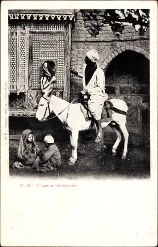 Ak Ägypten, Mann auf einem Esel; Frau schaut aus dem Fenster