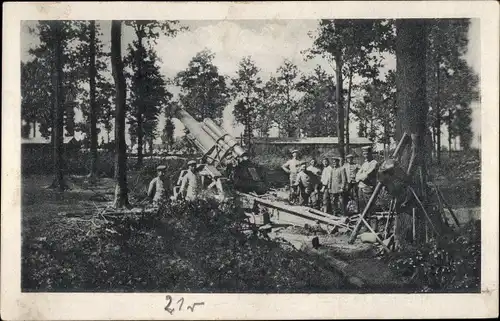 Ak Abfeuerndes Geschütz, Deutsche Soldaten in Uniformen, I WK