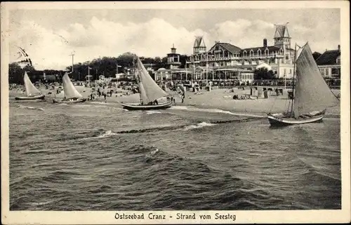 Ak Selenogradsk Ostseebad Cranz Ostpreußen, Strand vom Seesteg gesehen, Segelboote