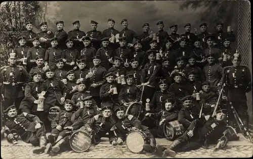 Foto Ak Brandenburg Havel, Füsilier Regt. 35, 8. Komp., Soldaten in Uniform, Musikinstrumente, Bier