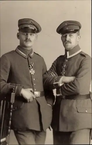 Foto Ak Poznań Posen, Unteroffiziere in Uniform nach Verleihung des Eisernen Kreuzes, Standportrait