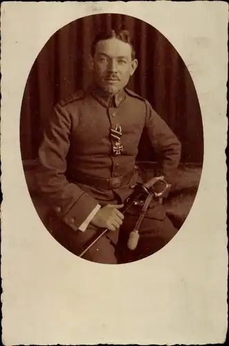 Foto Ak Offizier in Uniform, Infanterie Regiment 105 Sachsen, Portrait, Eisernes Kreuz