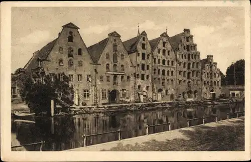 Ak Lübeck, Alte Salzspeicher an der Trave