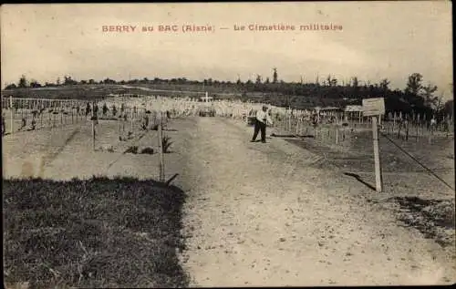 Ak Berry in Bac Aisne, Militärfriedhof