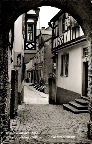 Ak Beilstein an der Mosel, Gasse, Fachwerkhäuser