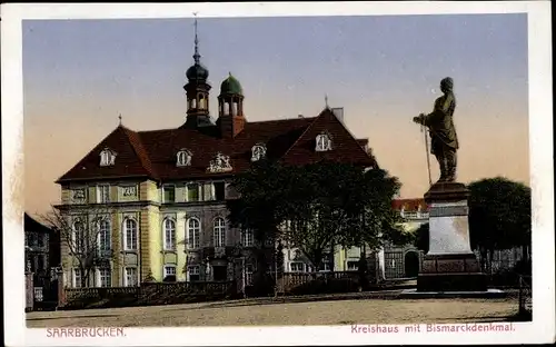 Ak Saarbrücken im Saarland, Kreishaus mit Bismarckdenkmal