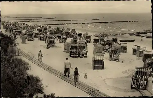 Ak Ostseebad Koserow auf Usedom, Strandleben, Strandkörbe