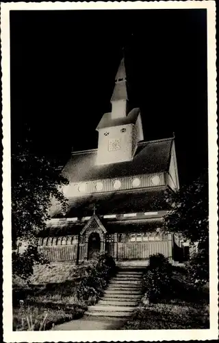 Ak Hahnenklee Bockswiese Goslar im Harz, nordische Stabkirche, Nacht