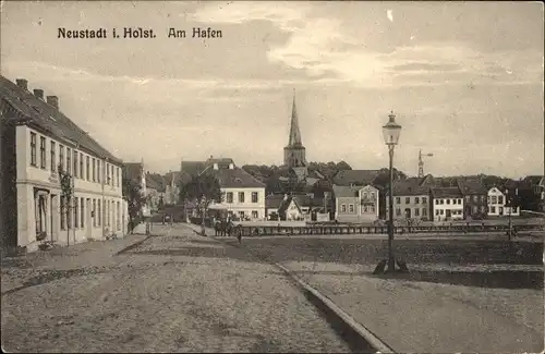 Ak Neustadt in Holstein, Am Hafen
