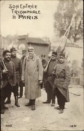 Ak Französische Soldaten führen Deutschen Gefangenen nach Paris, Sein Feierlicher Einzug in Paris