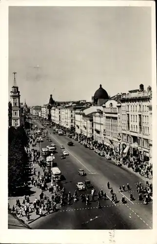 Ak Leningrad Sankt Petersburg Russland, Straße aus der Vogelschau gesehen, Verkehr, Passanten