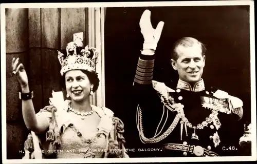 Ak HRH Queen Elizabeth and Duke wave from the balcony, Coronation 1953