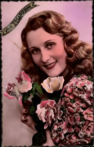 Ak Vive Sainte Catherine, Portrait einer Frau mit Rosen