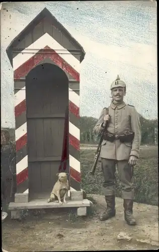 Foto Ak Wachsoldat mit Hund, Infanterie Regiment 11