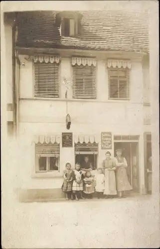 Foto Ak Schmölln in Thüringen, Bettfedernreinigung W. Pinssler, Geschäft, Familie